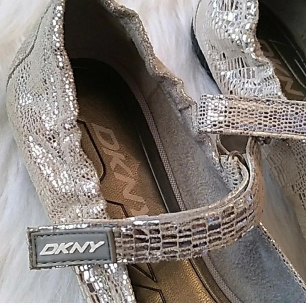 Dkny flats mary
